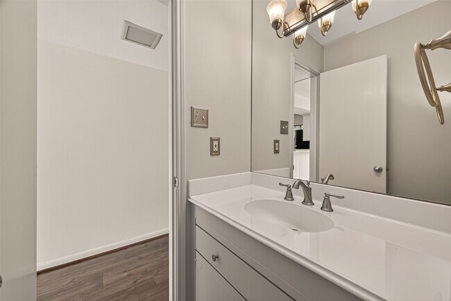 Building Photo - 6418 Olympia Dr