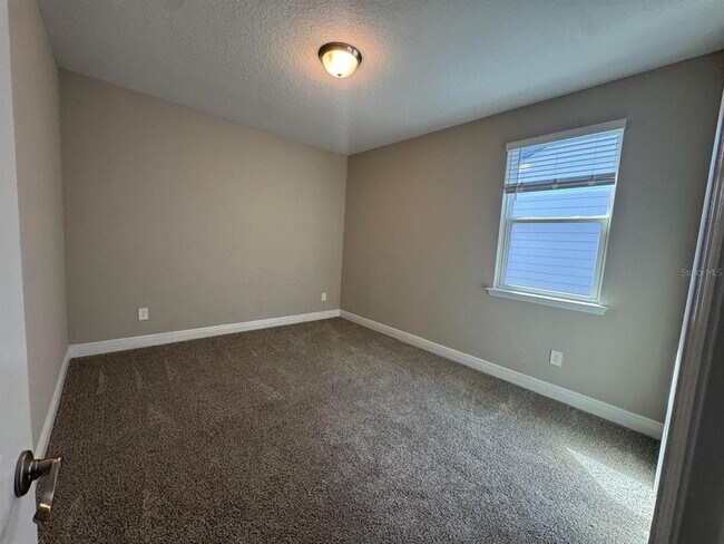 Building Photo - 16405 Silver Brk Wy