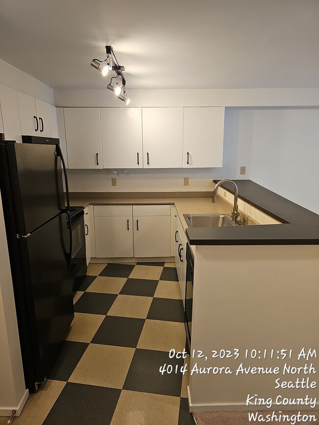 Building Photo - Cobrizo Condominium - $1695.00 1 bedroom, ...