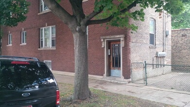 Building Photo - 3549 N Seeley Ave