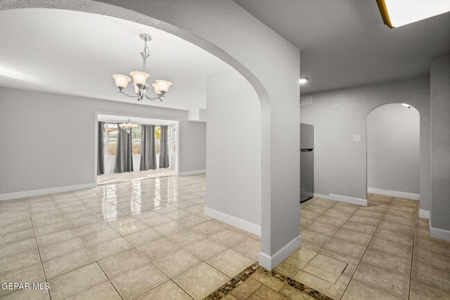 Building Photo - 317 Olivia Cir