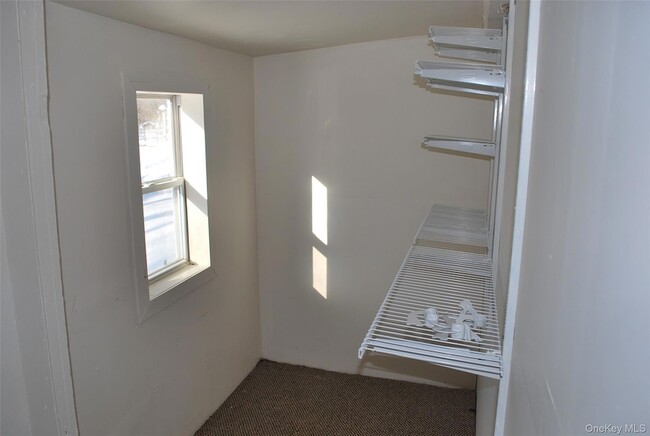 Building Photo - 22 Dekay Rd