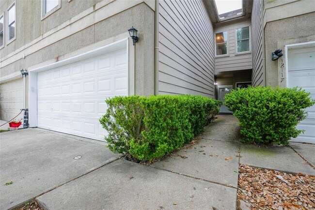 Primary Photo - 12115 Dashwood Dr