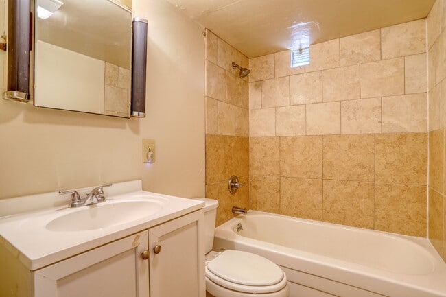 Building Photo - 911 4th St