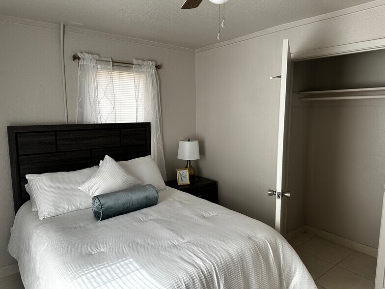 Building Photo - Albores Apartments