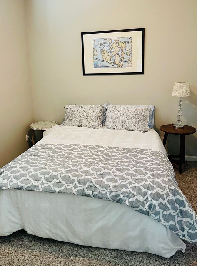 Building Photo - Fully Furnished 2 bedroom cottage in downtown Poulsbo...available starting 5-1