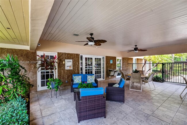 Building Photo - 4015 W Palm Aire Dr