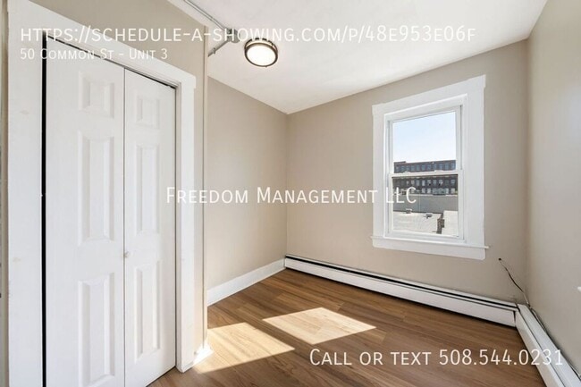 Building Photo - 50 1/2 Common St