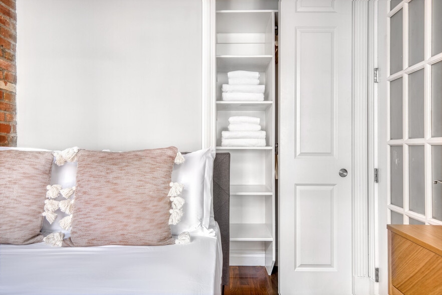 Building Photo - 20 Prince St