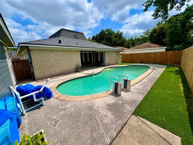 Building Photo - 14007 Overbrook Ln