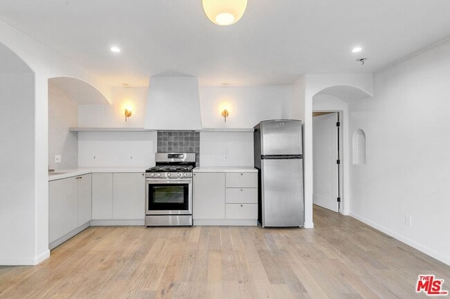 Building Photo - 3206 Larissa Dr