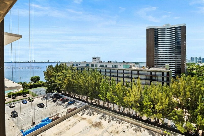 Building Photo - 780 NE 69th St