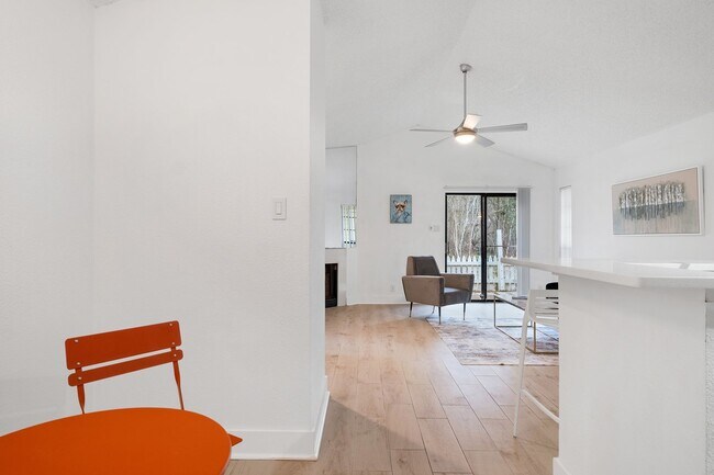 Building Photo - 1601 Faro Dr