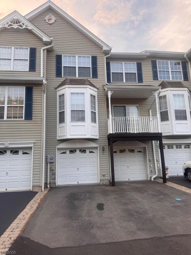 Building Photo - 32 Chesterfield Ct