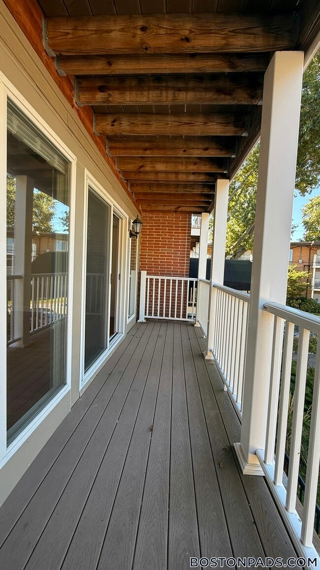 Building Photo - 12 Westgate Dr