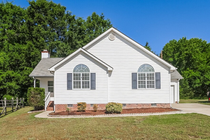 Building Photo - 380 Canter Ct NW