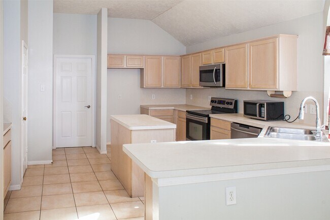 Building Photo - 6223 Newbury Dr