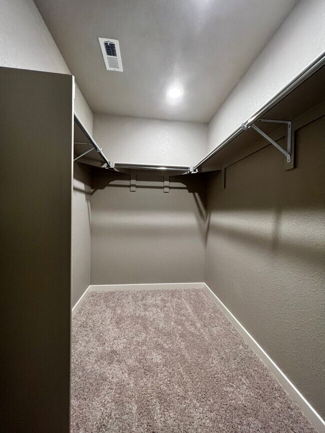 Building Photo - Gorgeous 4 Bed, 2.5 Bath Newer Build in Berthoud!