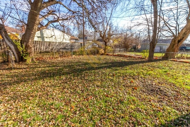 Building Photo - 3 Bed/1 Bath Bungalow near Wes Montgomery ...