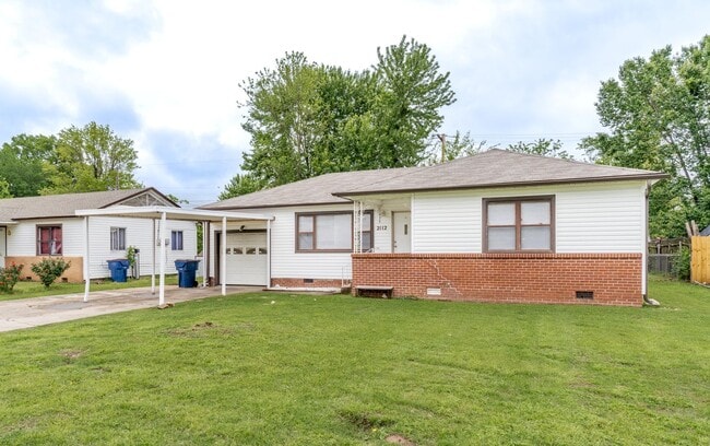 Building Photo - * Move-In Special * Charming 3 Bedroom, 1....