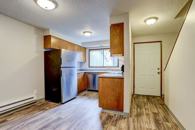 Building Photo - We have the 2 bed/1.5 bath you’ve been wai...