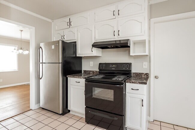 Building Photo - 224 Tanglewood Cir NE