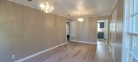 Building Photo - Great 2 bedroom/1 bath house with Central ...