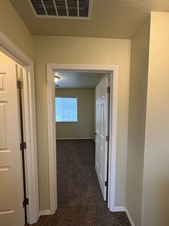 Building Photo - 3 Bedroom Duplex on Bailey Hill Rd