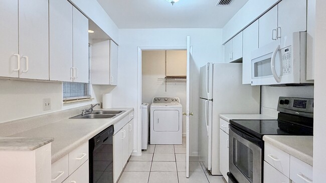 Building Photo - 301-302 Soldier Sq - 302 Soldier Sq