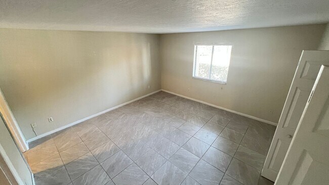 Building Photo - Cozy 2 BD/ 2 BA Apartment in Palm Bay! Washer and Dryer INCLUDED!