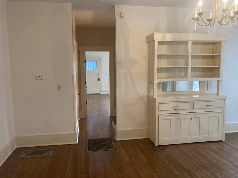 Building Photo - 434 N Topeka Ave