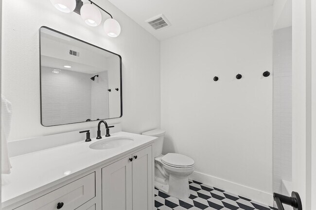 Building Photo - 10607 Overbrook Ln