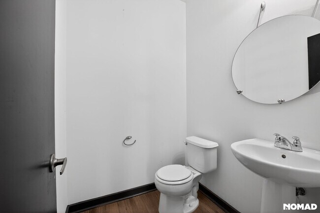 Building Photo - 1273 MacKintosh pknw