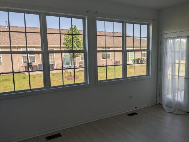 Building Photo - 2 Solara Ct