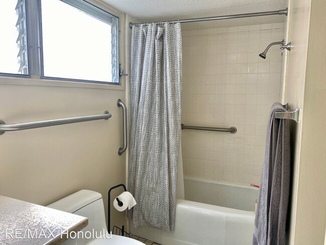 Building Photo - 2 br, 2 bath House - 2355 Ala Wai Blvd Apt...
