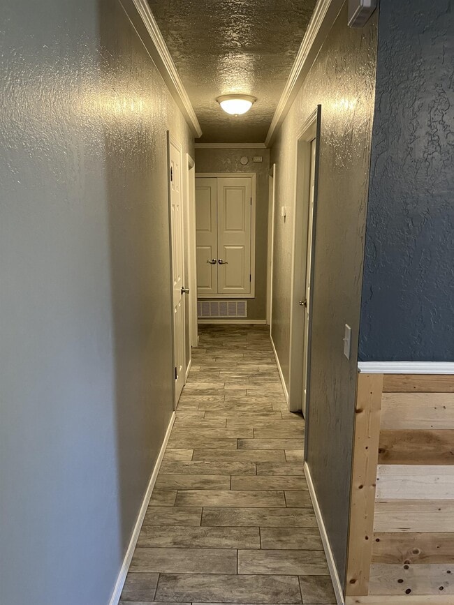 Building Photo - 311 E Tennapee Ave