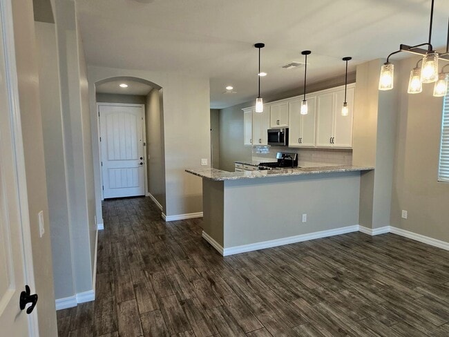 Building Photo - $500 MOVE-IN DISCOUNT - 3-BEDROOM WITH COMMUNITY POOL