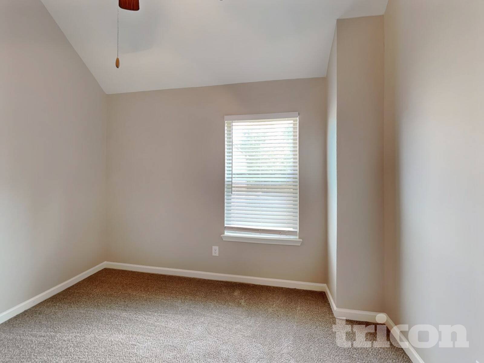 Building Photo - 1760 Long Acre Dr