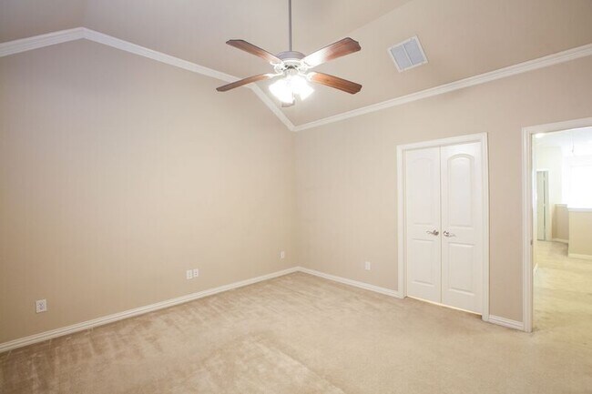 Building Photo - 528 S Greenville Ave