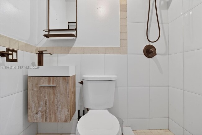 Building Photo - 425 NE 114th St