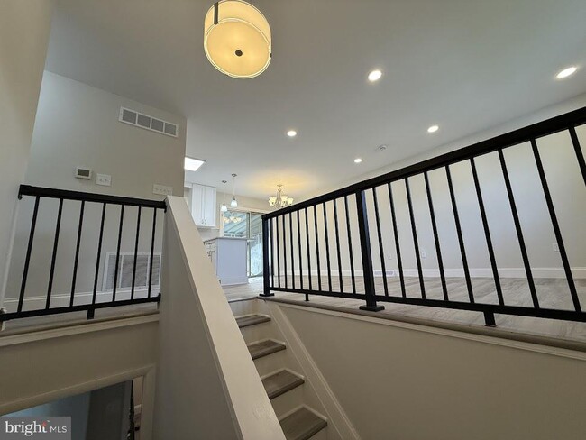 Building Photo - 3202 Cambridge Dr