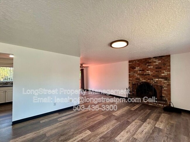 Building Photo - 794 SW Orchard Pl