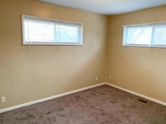 Building Photo - EAST SIDE 3BR RECENTLY UPDATED!