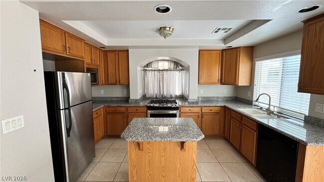 Building Photo - 10585 Medicine Bow St