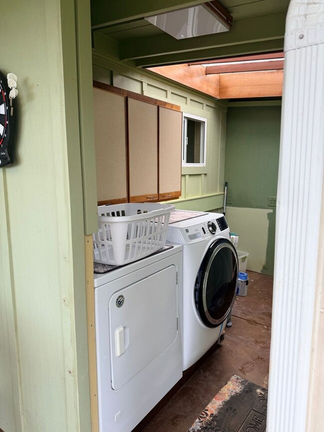 Building Photo - Piiholo Country Home