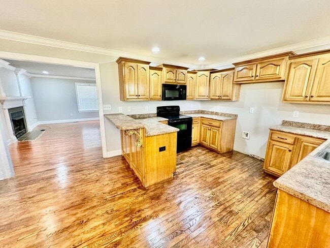 Building Photo - Home available in popular area