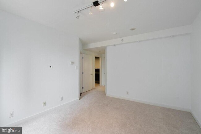 Building Photo - 219 S 18th St