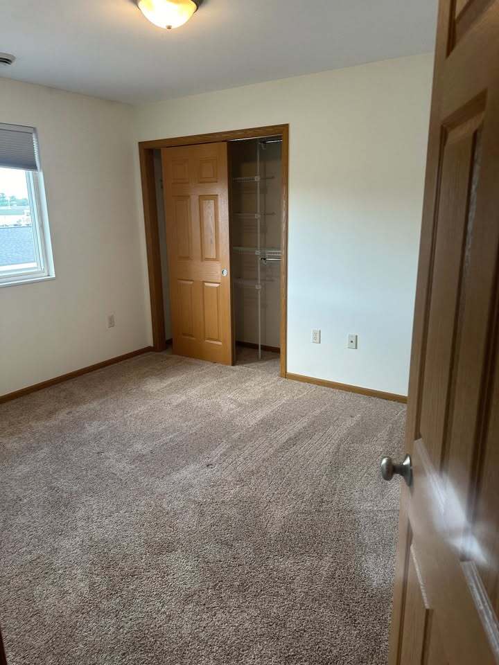 Building Photo - 2810 Willow Dr