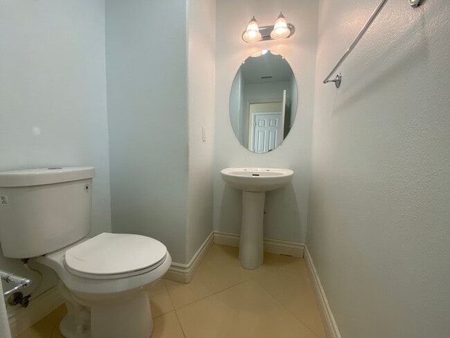 Building Photo - *Move in Special*2 story 4 Bedroom Home located in Amber Woods Community