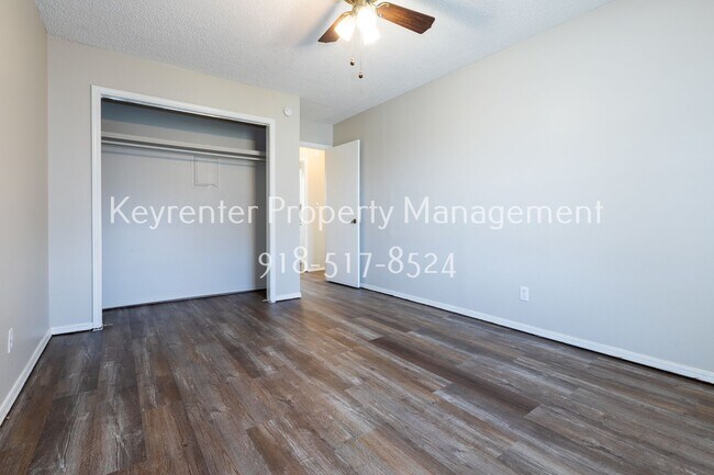 Building Photo - 1421 W Lillian St